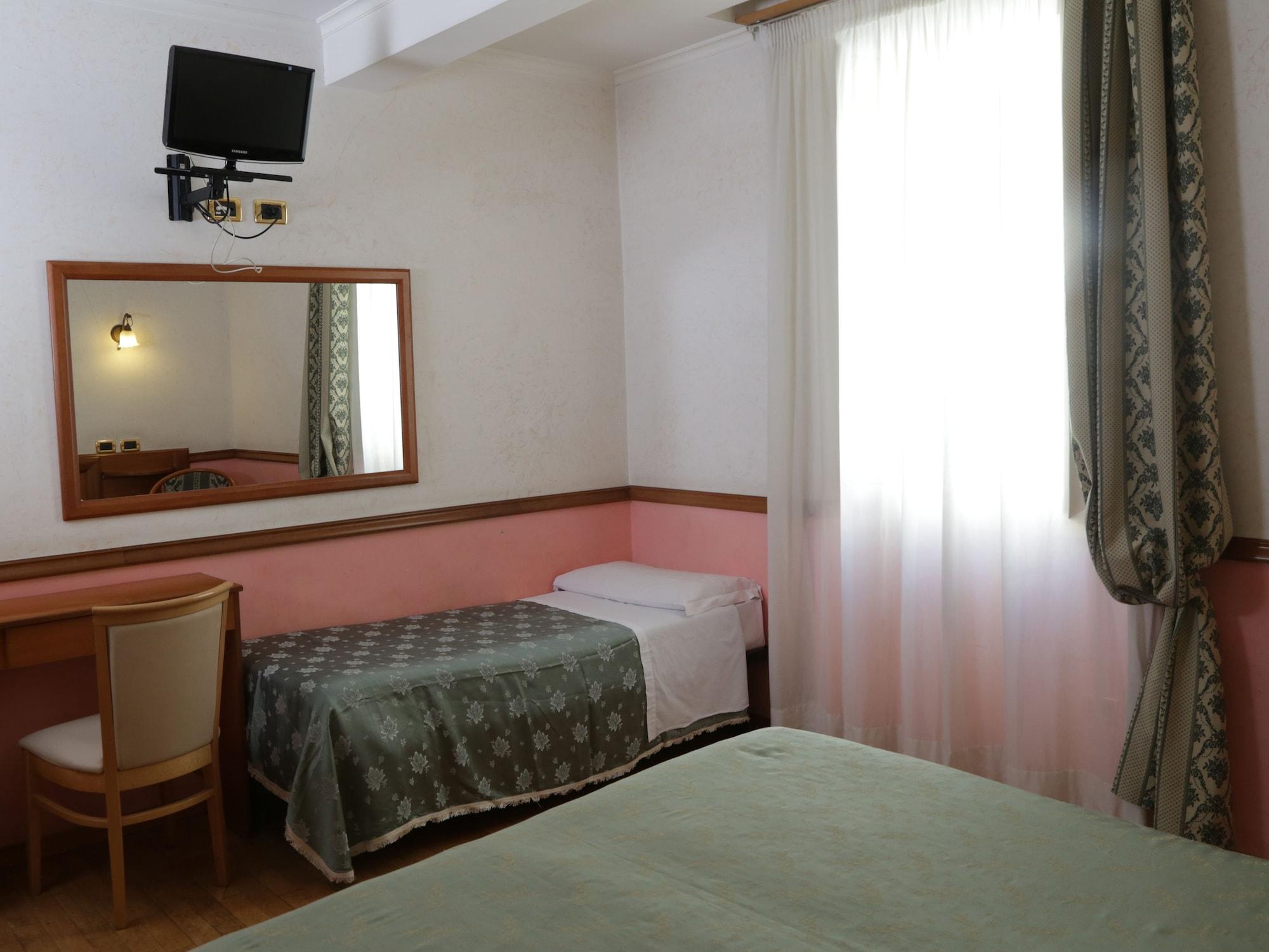 Hotel Santa Prassede Rome Bagian luar foto
