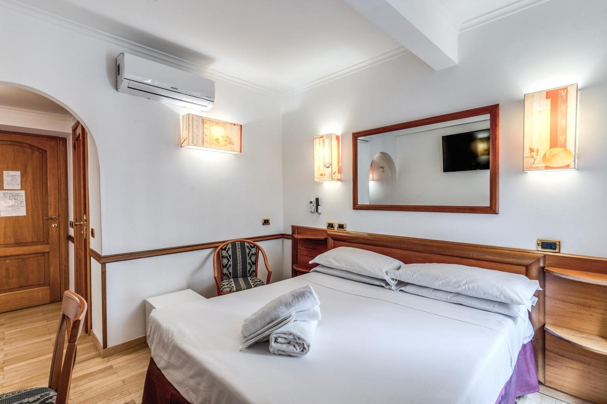 Hotel Santa Prassede Rome Bagian luar foto