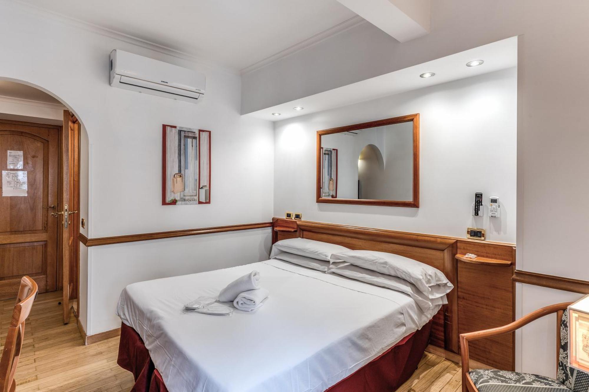 Hotel Santa Prassede Rome Bagian luar foto