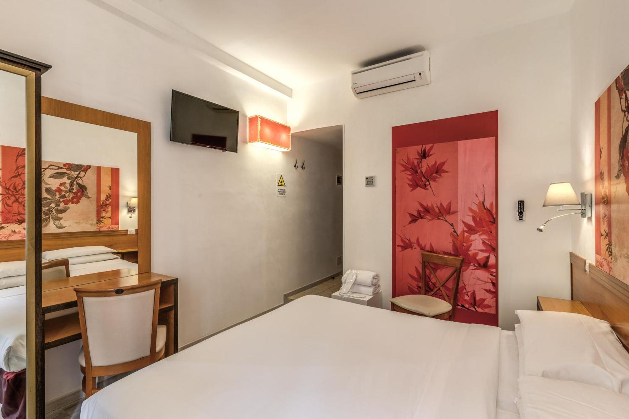 Hotel Santa Prassede Rome Bagian luar foto