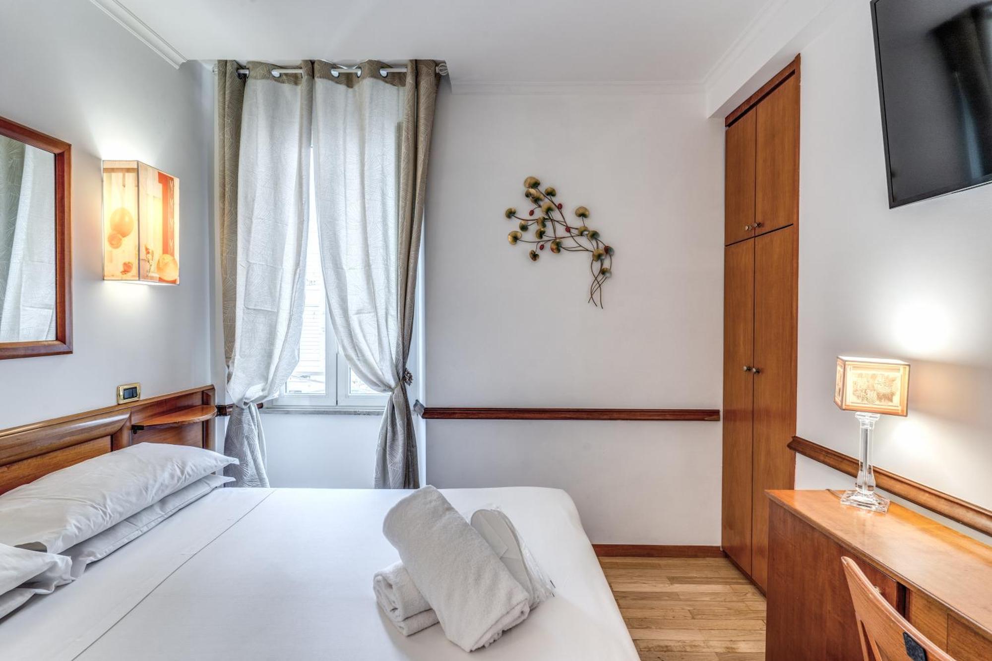 Hotel Santa Prassede Rome Bagian luar foto