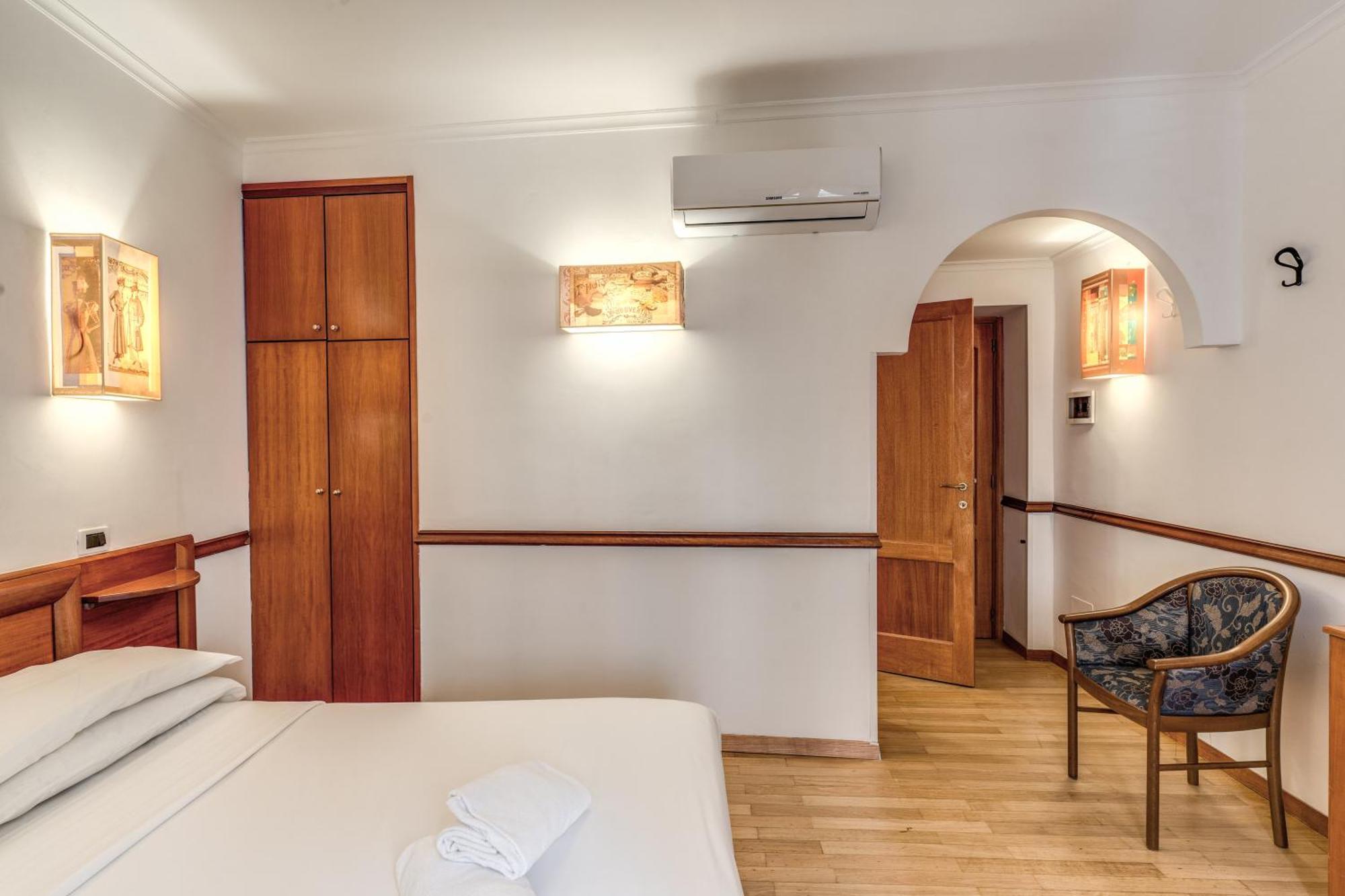 Hotel Santa Prassede Rome Bagian luar foto