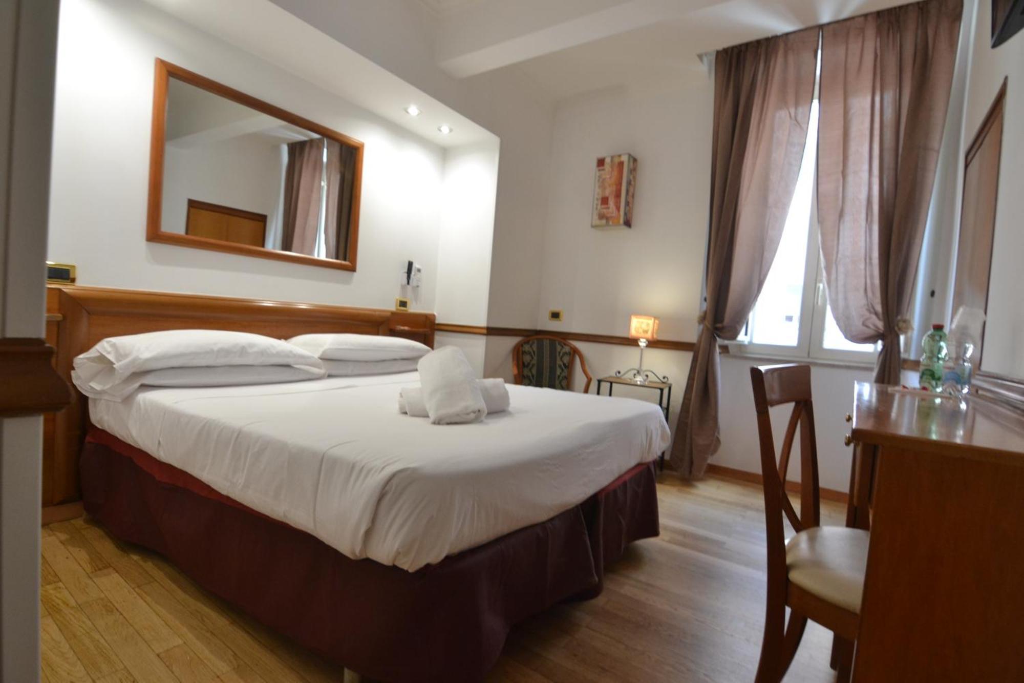 Hotel Santa Prassede Rome Bagian luar foto