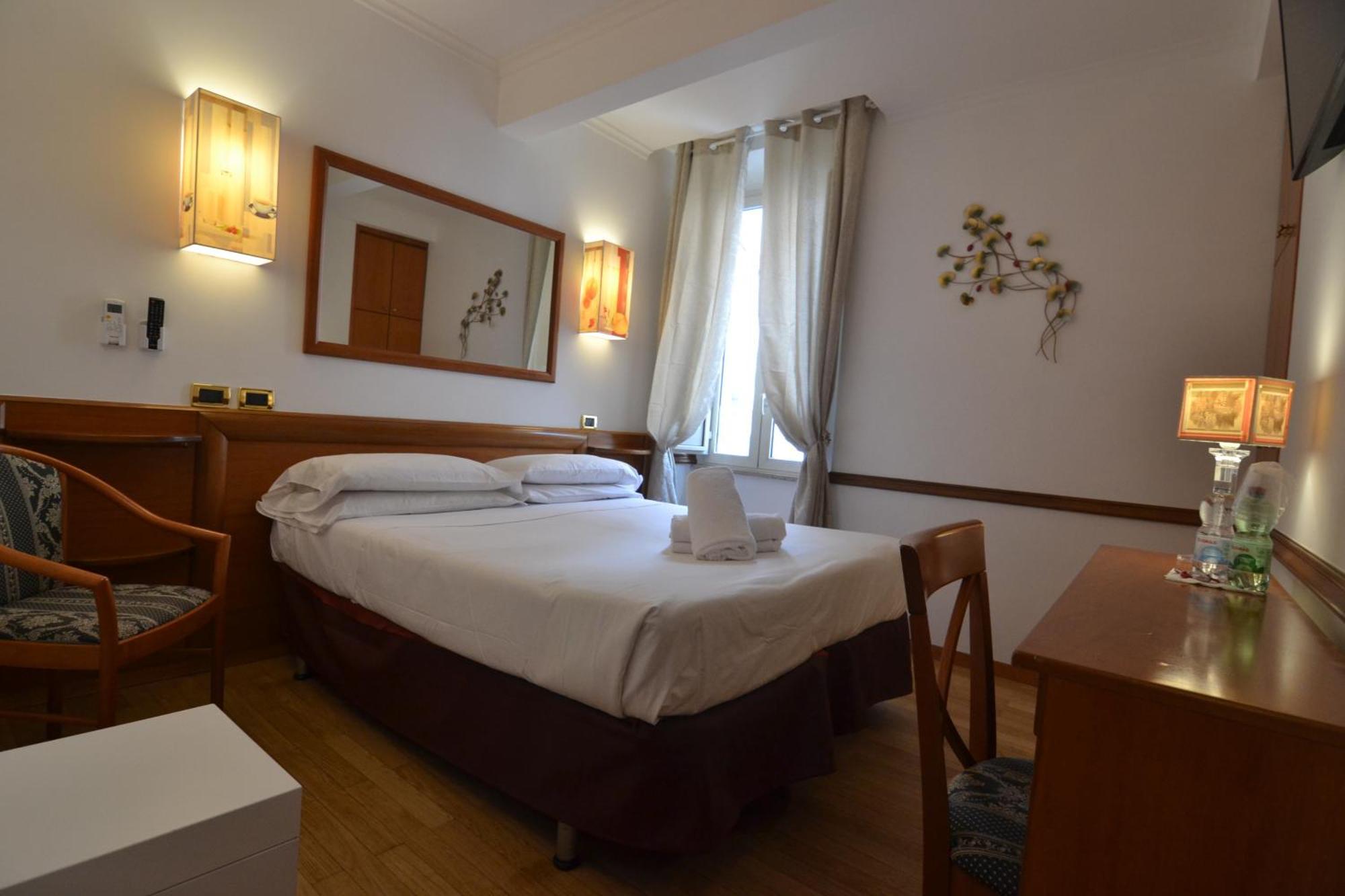 Hotel Santa Prassede Rome Bagian luar foto