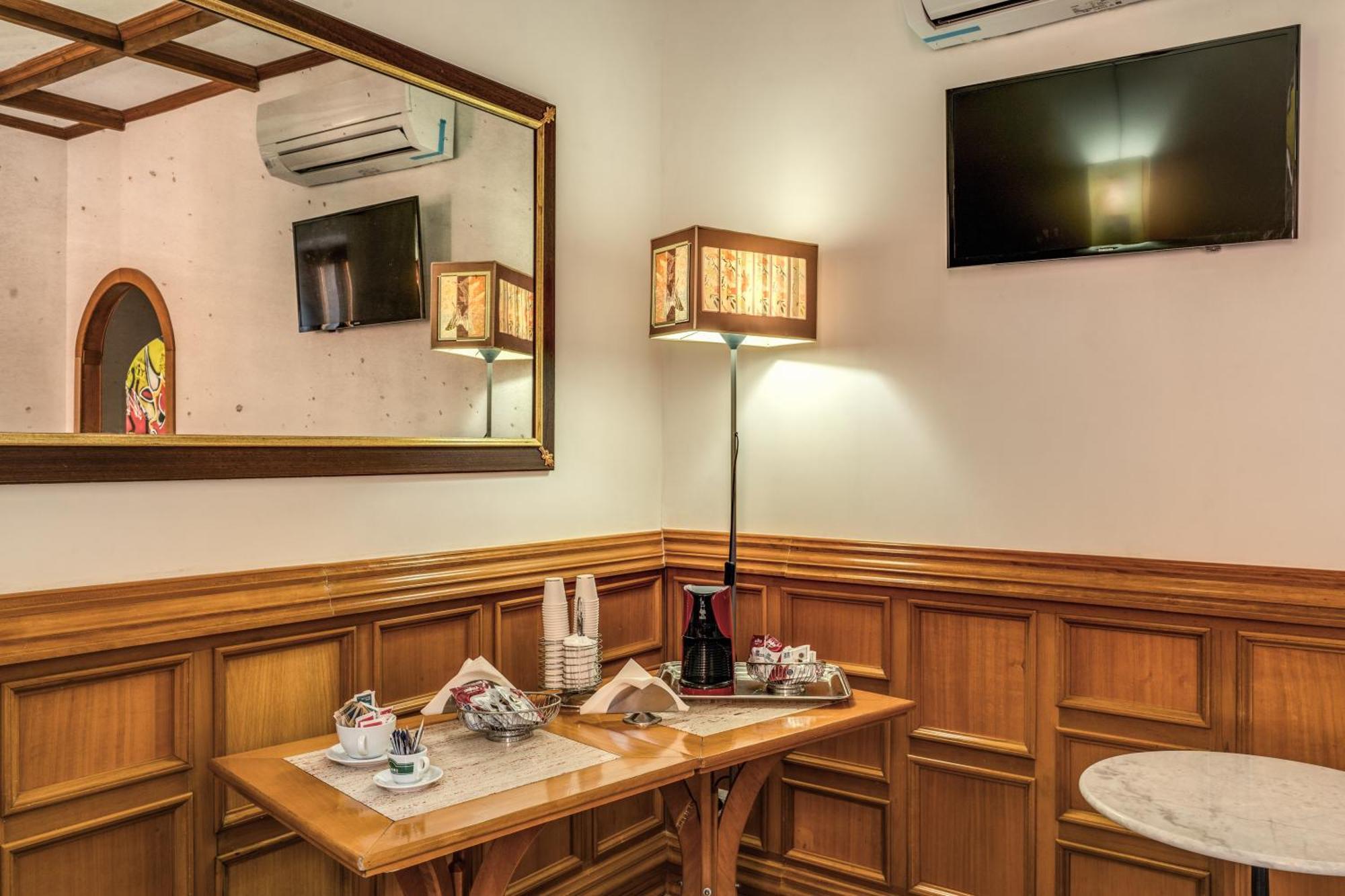 Hotel Santa Prassede Rome Bagian luar foto