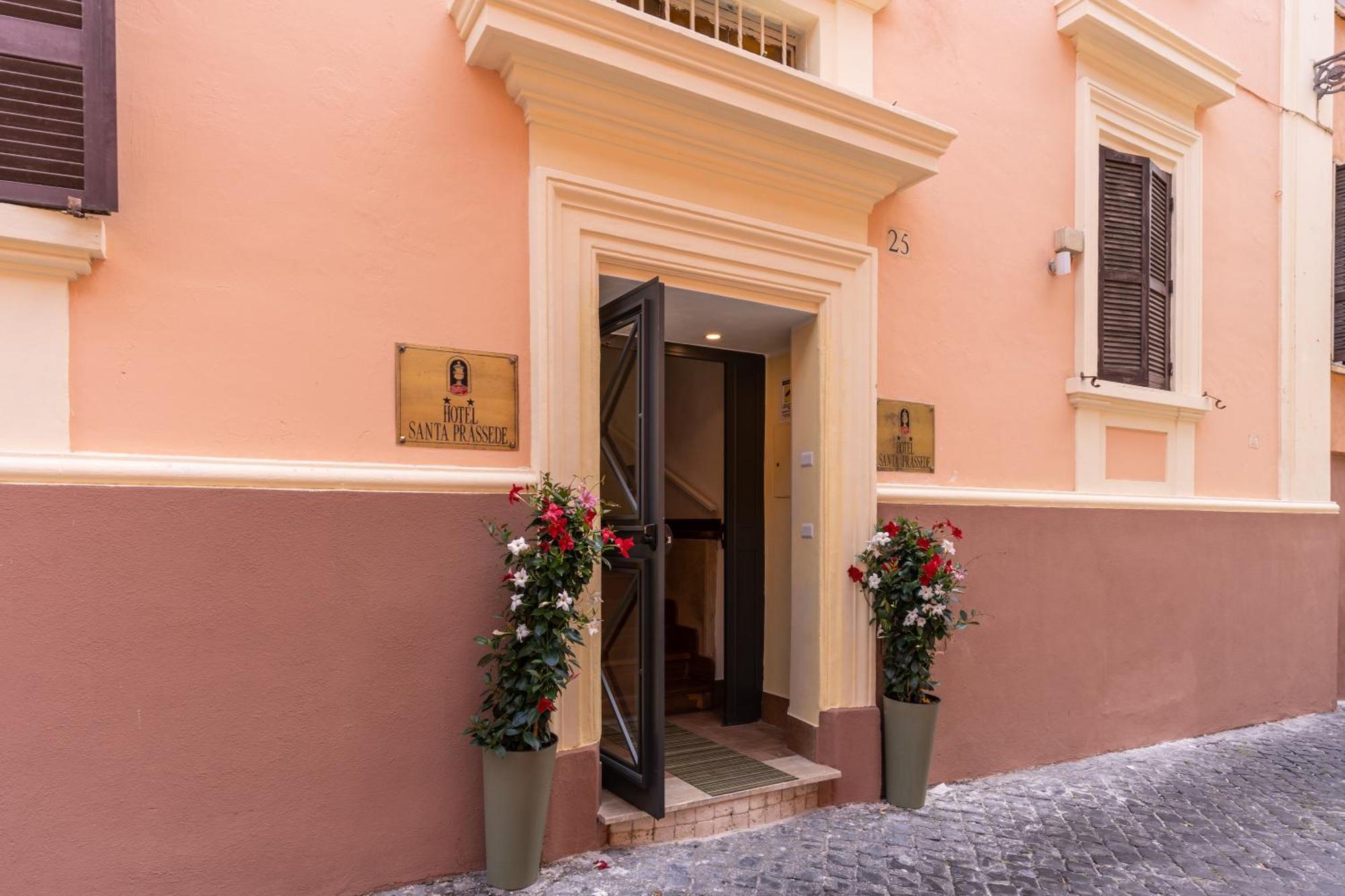 Hotel Santa Prassede Rome Bagian luar foto
