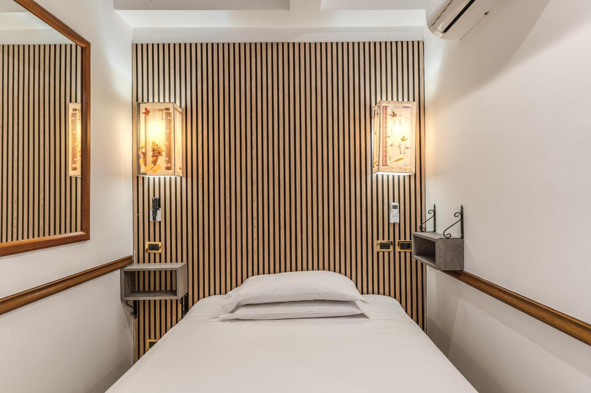 Hotel Santa Prassede Rome Bagian luar foto