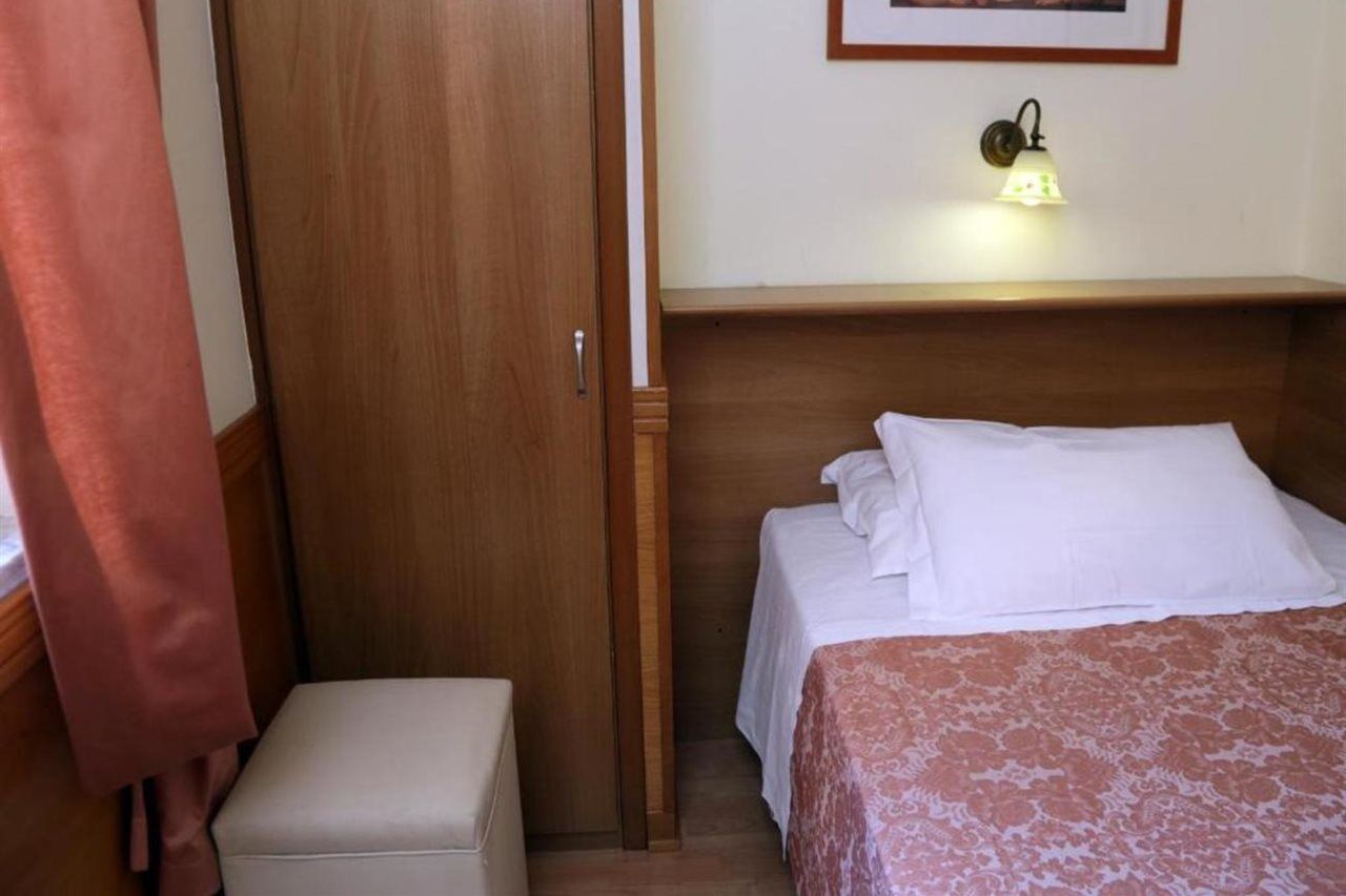 Hotel Santa Prassede Rome Bagian luar foto